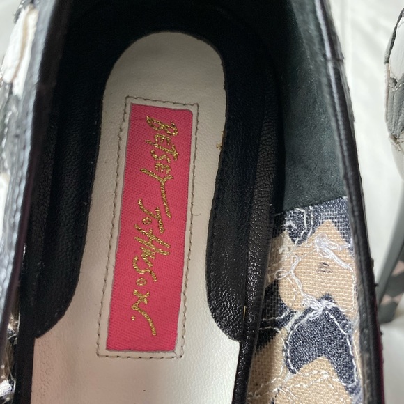 BETSY JOHNSON black and white heart peep toe pumps - Picture 7 of 12